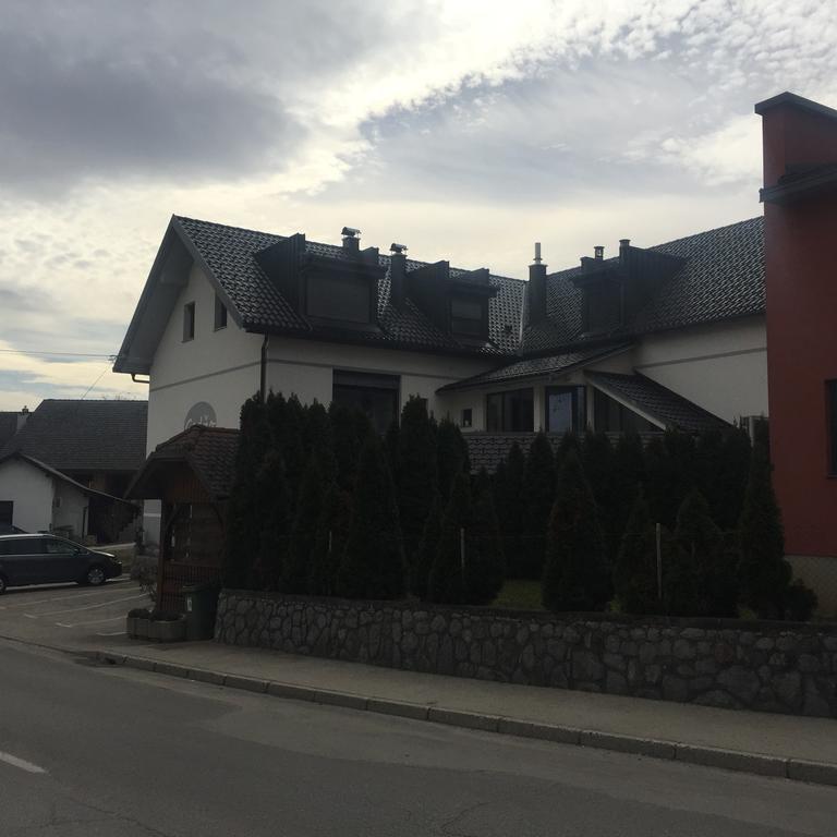Hotel Gostilna In Prenocisca Gedzo Novo Mesto Exterior foto